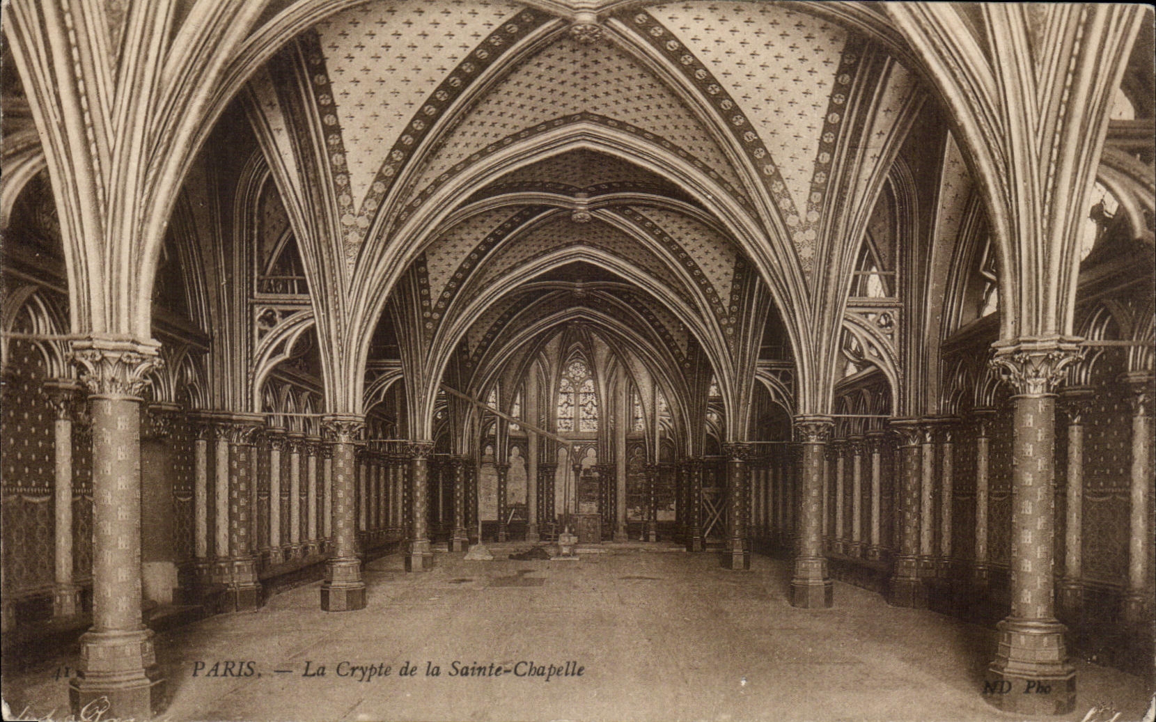 CPA Paris La Crypte de la Sainte Chapelle