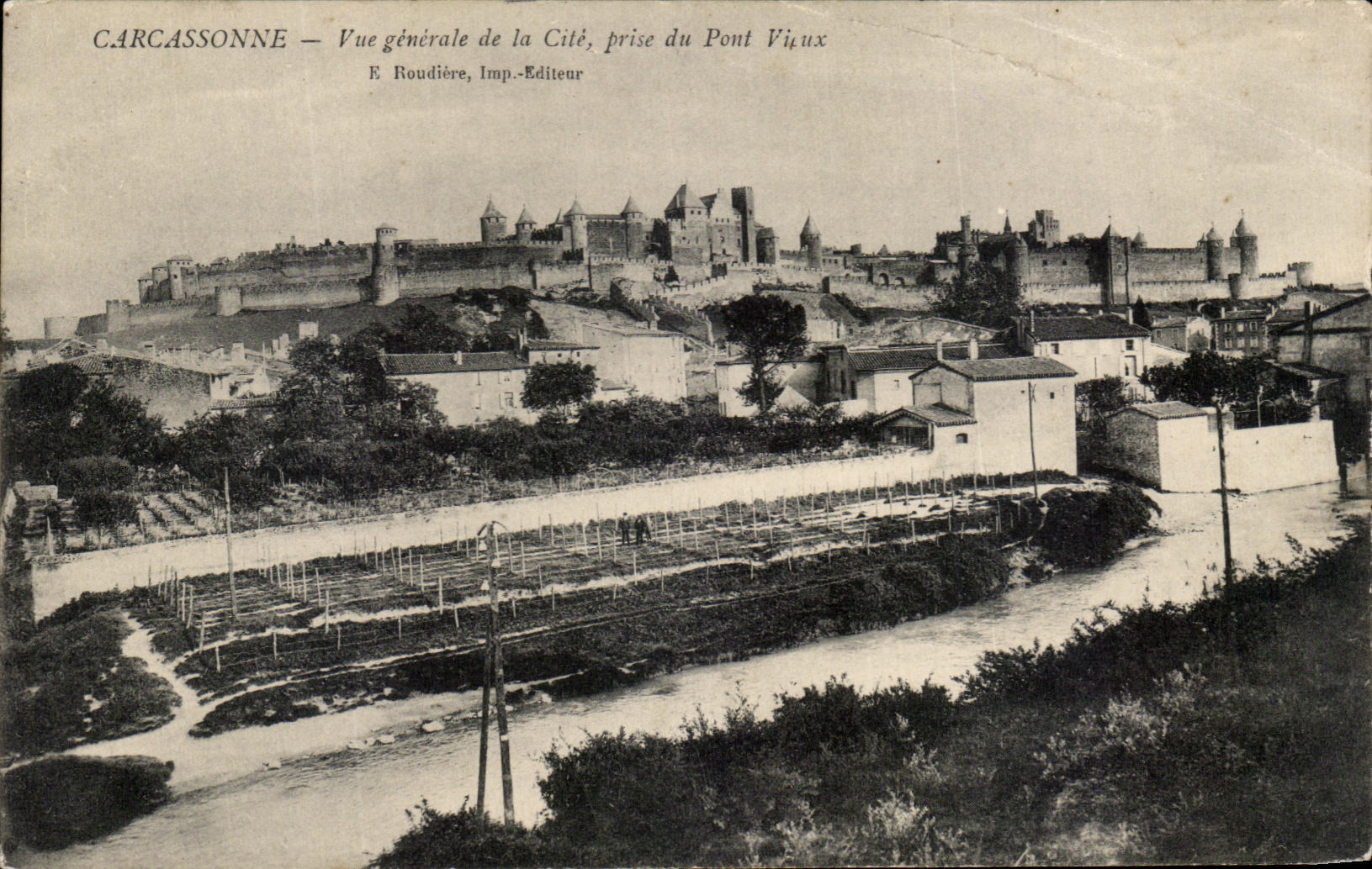 CPA Carcassonne Vue Generale de la Cite Prise du Pont Vieux