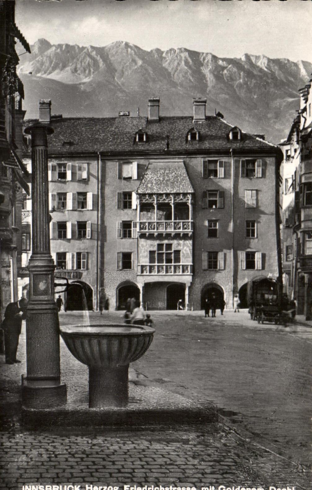 CPA Innsbruck Herzog Friedchstrasse mit Goldenem Dachl