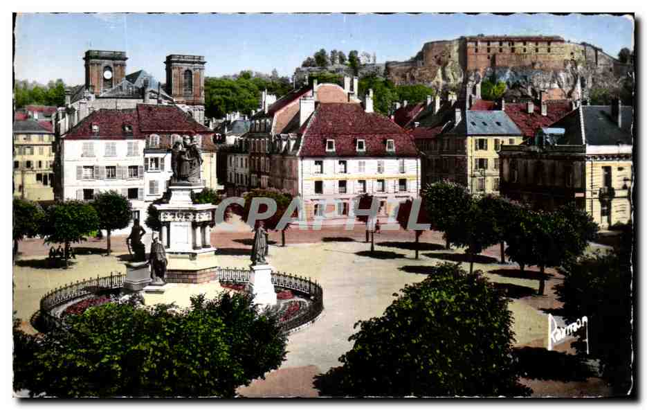 CPA Belfort Image de France Belfort Place de la Republique la Cathedrale et le Chateau