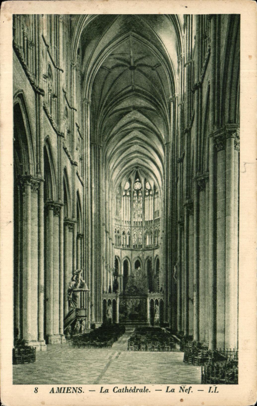 Amiens — La Cathédrale — La Nef — I.L.