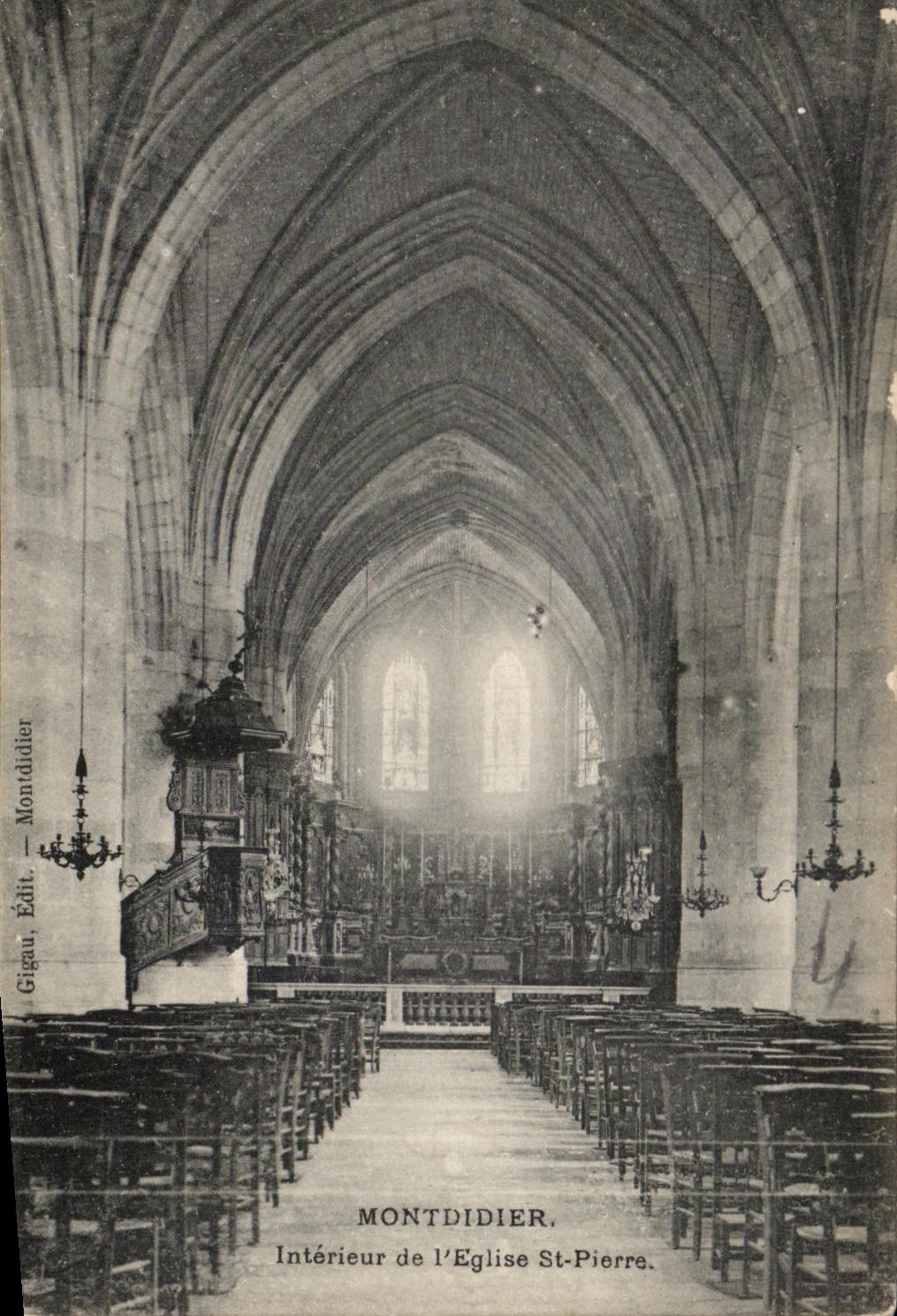 CPA Montdidier Interieur de l'Eglise St Pierre