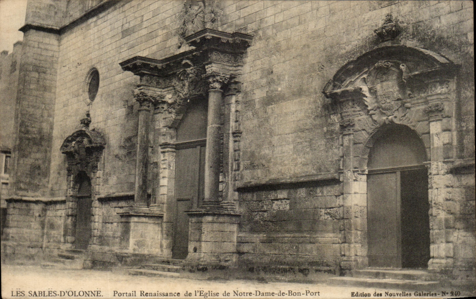 CPA Les Sables D'Olonne Portail Renaissance de L'Eglise de notre Dame de Bon Port