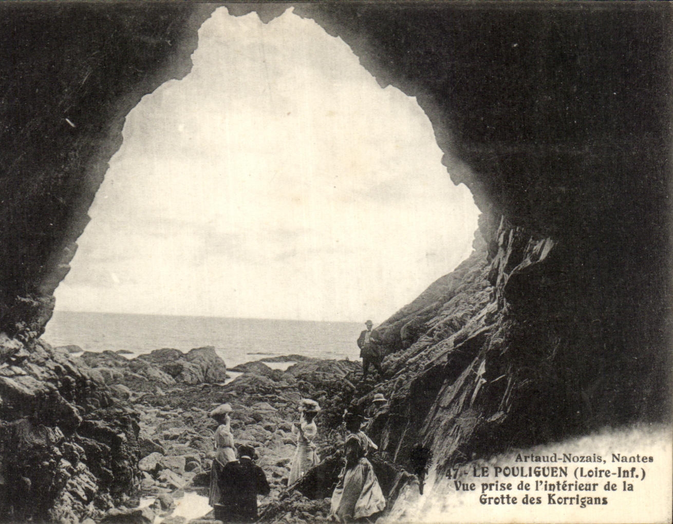 CPA Le Pouliguen Vue Prise de I'Interieur de la Grotte des Korrigans
