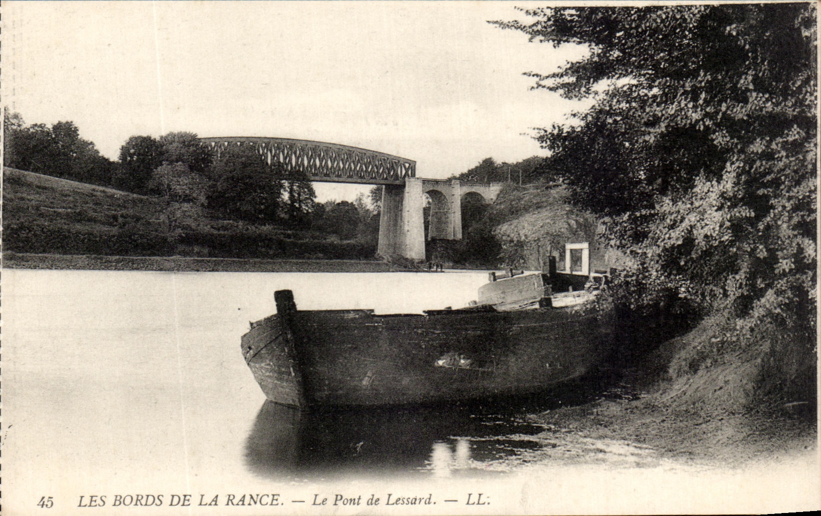 CPA Les Bords De la Rance Le Pont de Lessard Bateau
