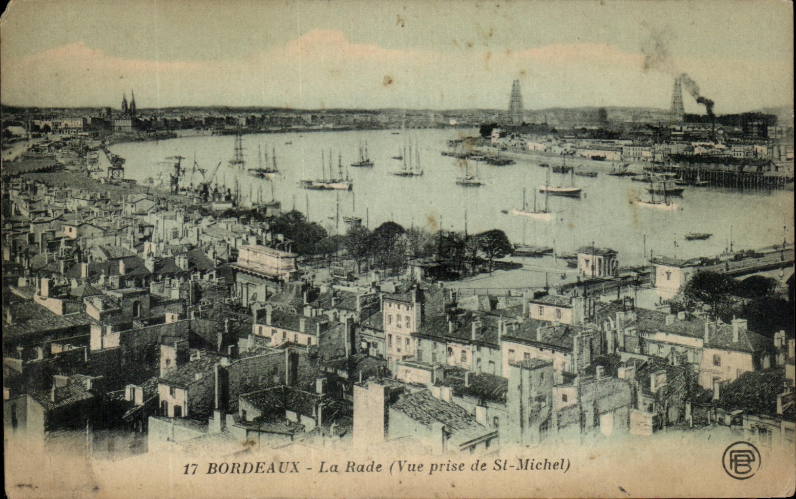 CPA Bordeaux La Rade Vue prise de St Michel Bateaux 
