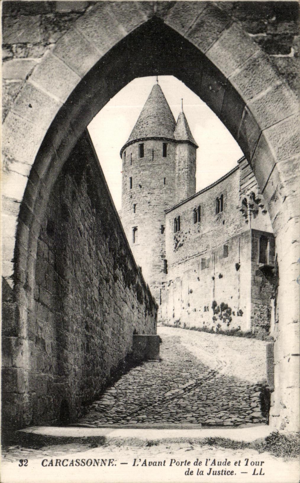 Carcassonne — L'Avant Porte de l'Aude et Tour de la Justice — LL