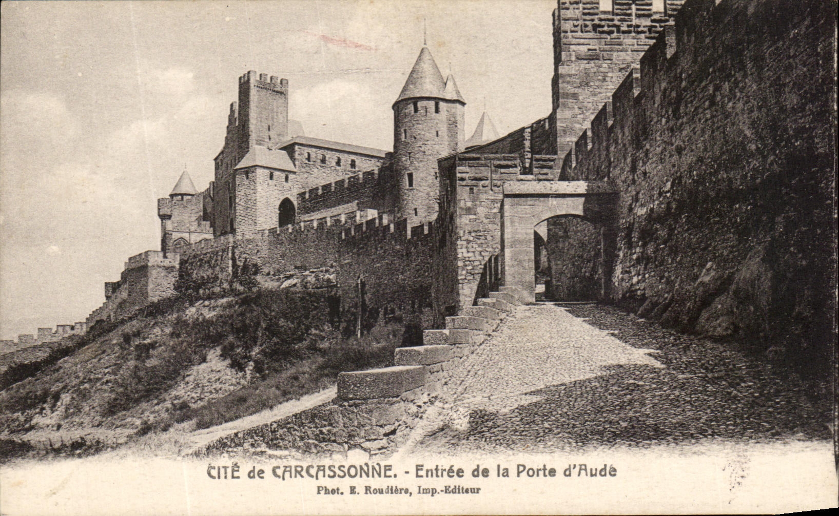 CPA Cite de Carcassonne Entree de la Porte d'Aude 
