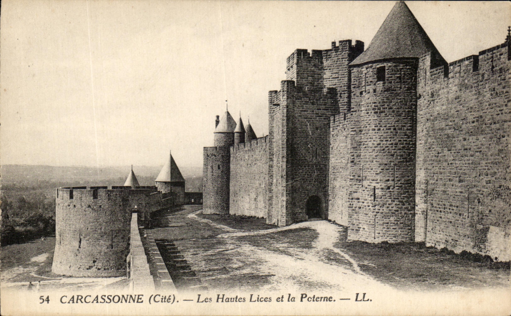 CPA Carcassonne Les Hautes Lices et la Peterne