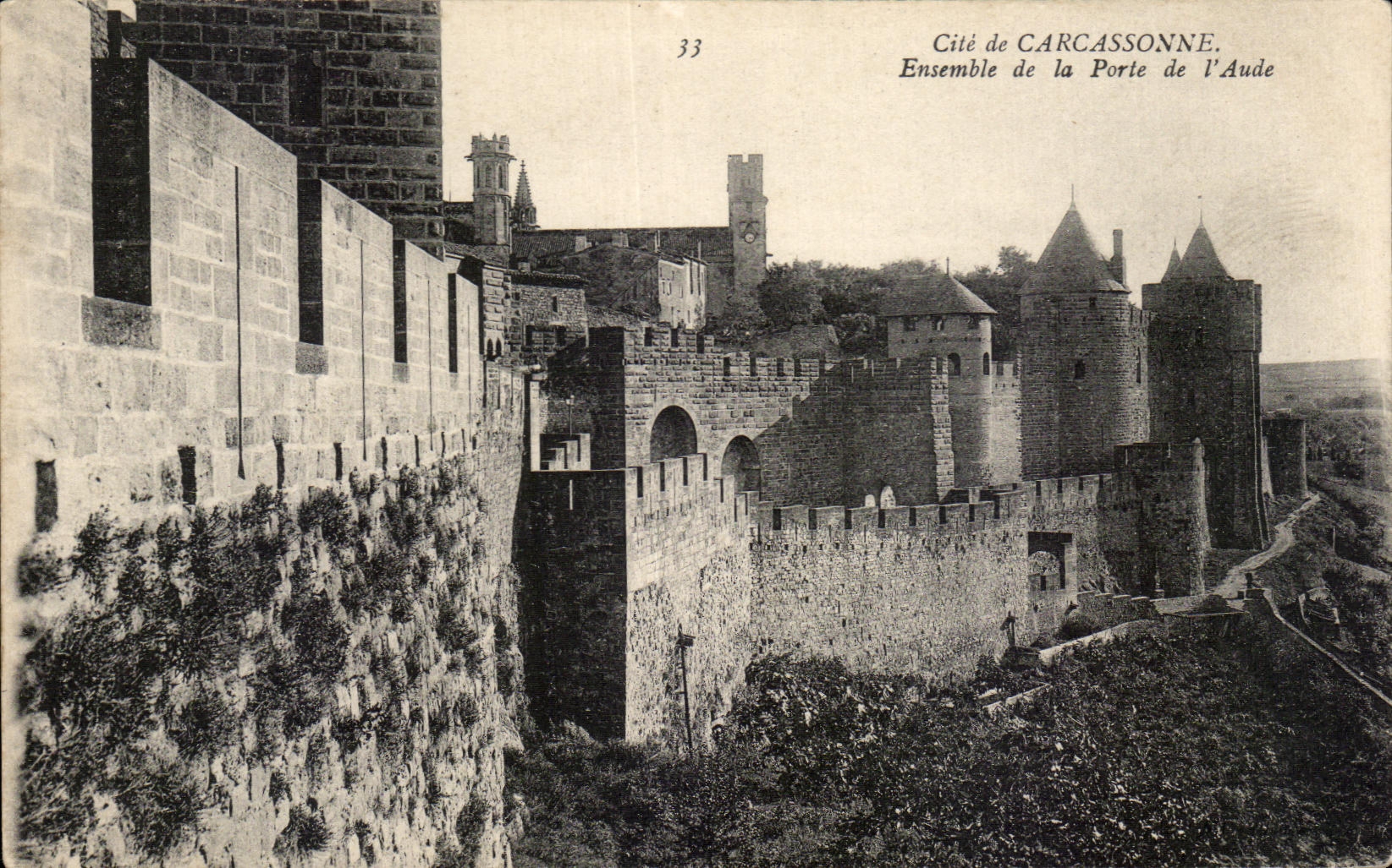 Cité de Carcassonne — Ensemble de la Porte de l'Aude — éditeur inconnu, n° 33