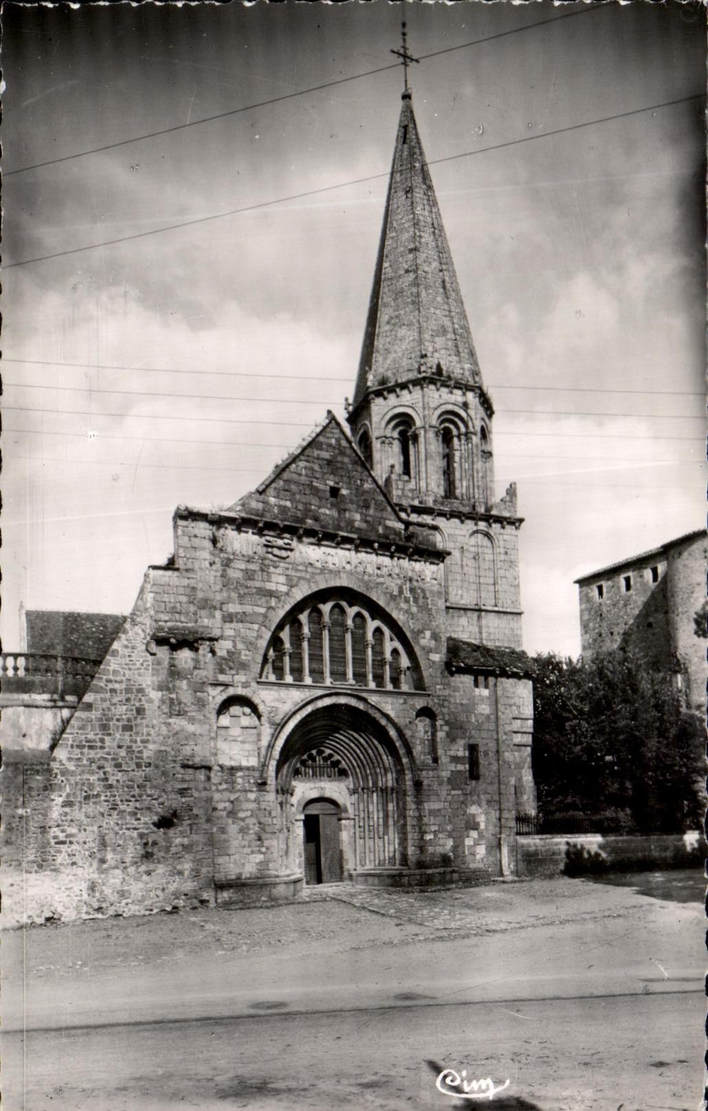 CPA Montmorillon Chapelle Du Petit Seminaire