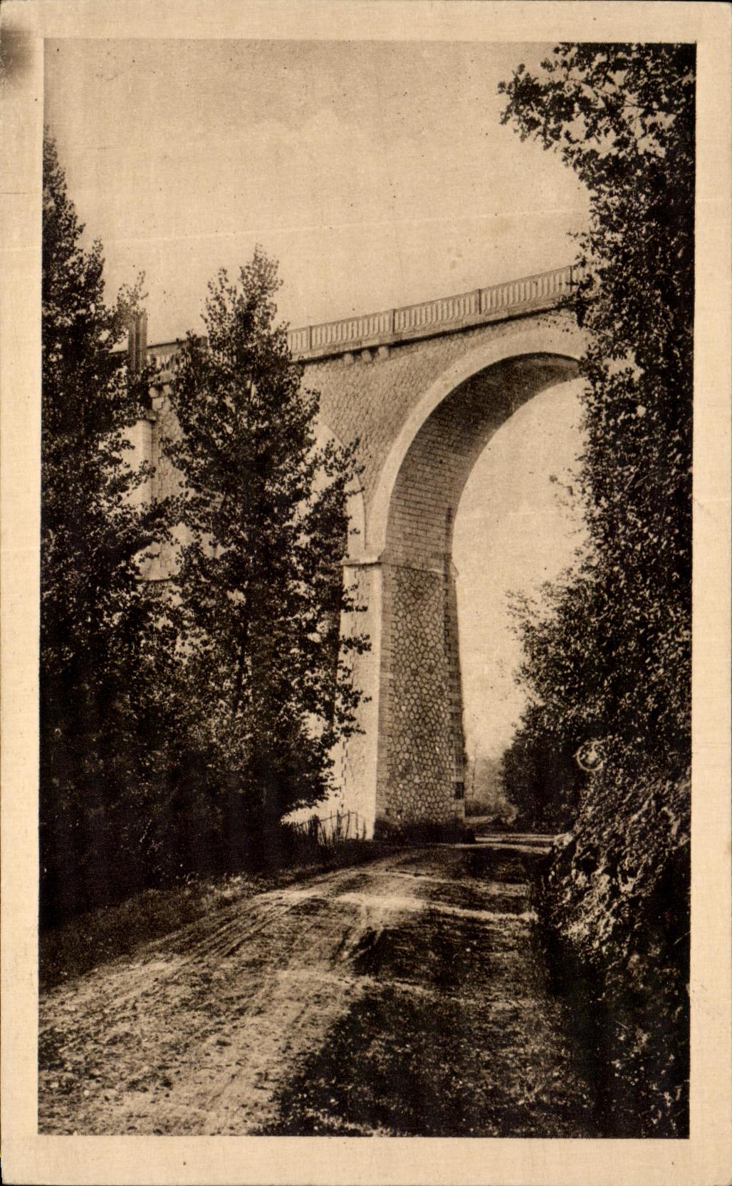 CPA Le Poitou Pittoresque St Benoit Sous Le Viaduc Chemin De Mon Repos