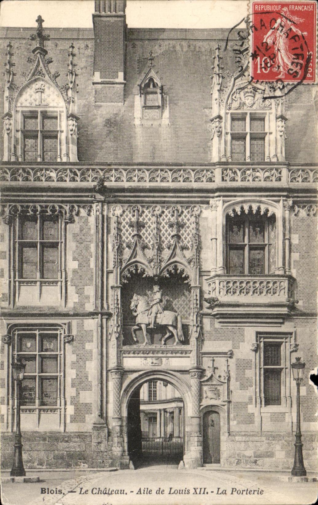 CPA Blois Le Chateau Aile de Louis XII La Porterie