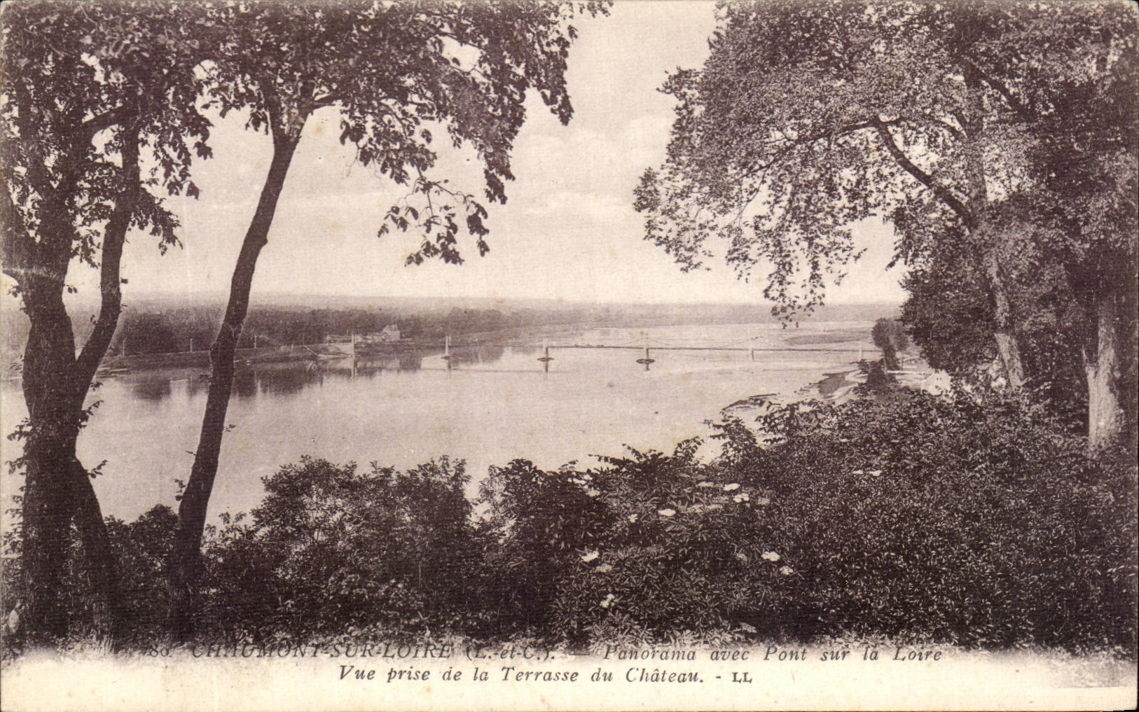 Chaumont-sur-Loire — Panorama avec Pont sur la Loire — Vue prise de la Terrasse du Château — LL