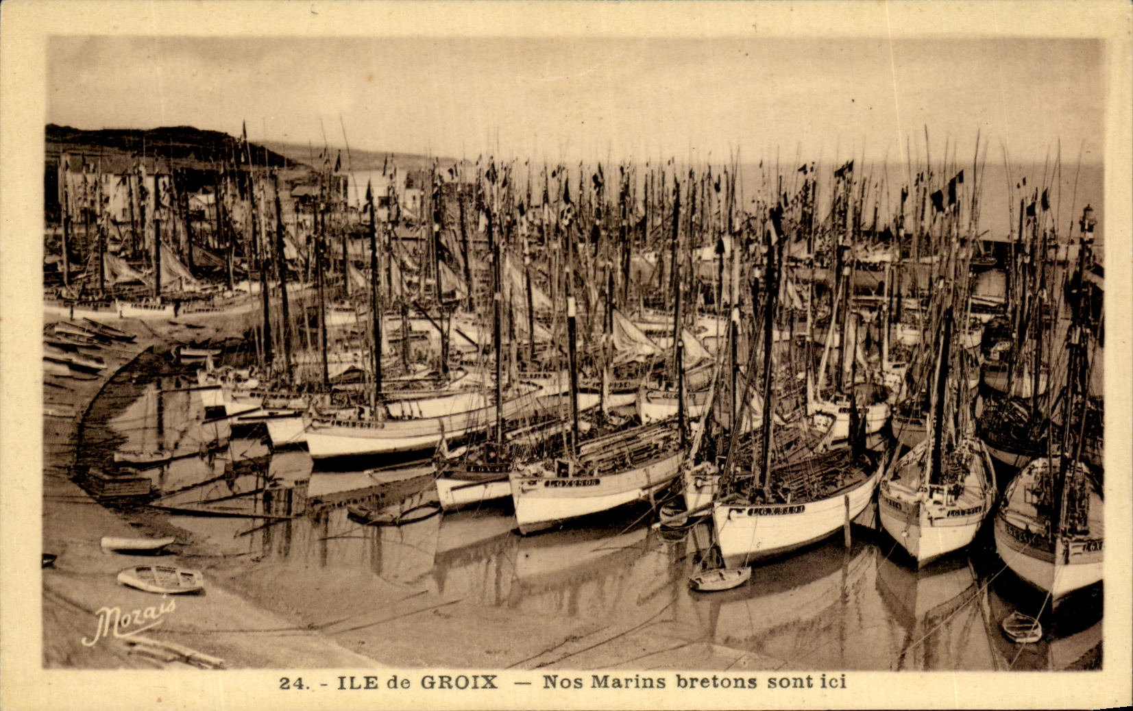 CPA Ile de Groix Nos Marins bretons sont ici Bateaux 