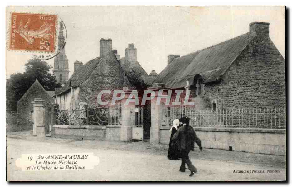 Ste-Anne-d'Auray — Le Musée Nicolazic et le Clocher de la Basilique — Artaud et Nozais, Nantes