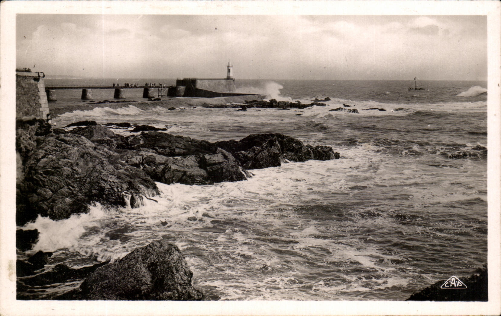 CPA Les Sables D'Olonne Les Rochers Et La Jetee De La Chaume