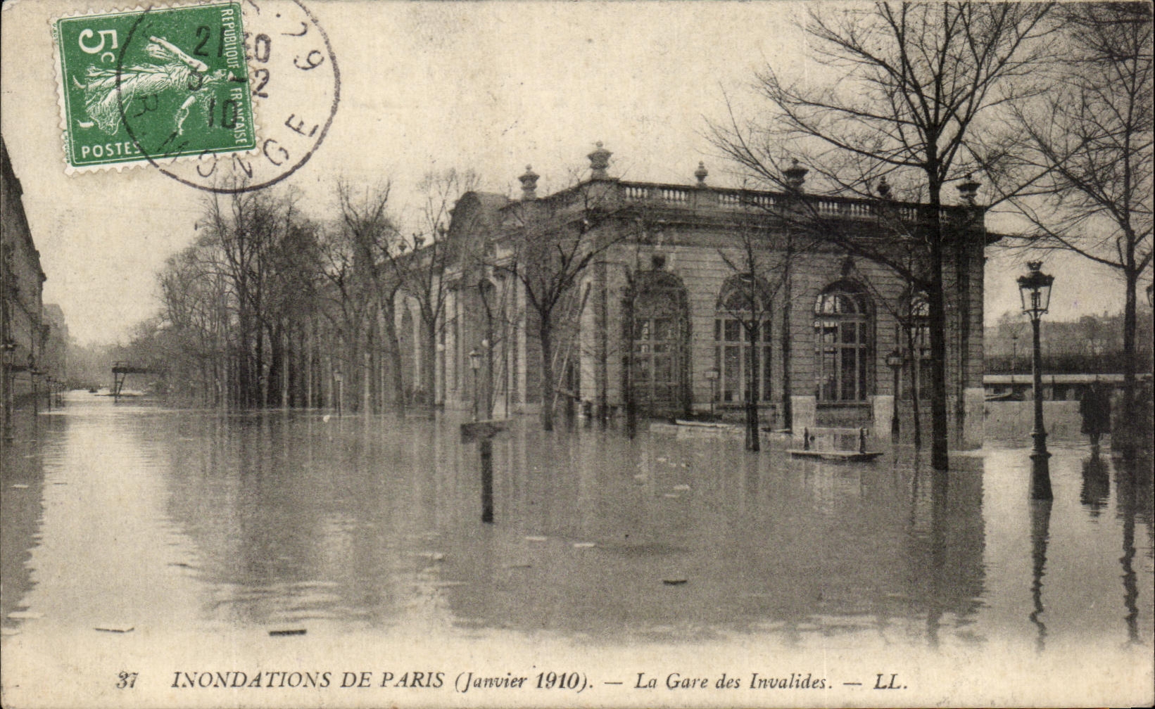 Überschwemmungen in Paris — Januar 1910. — Die Gare des Invalides. — LL.