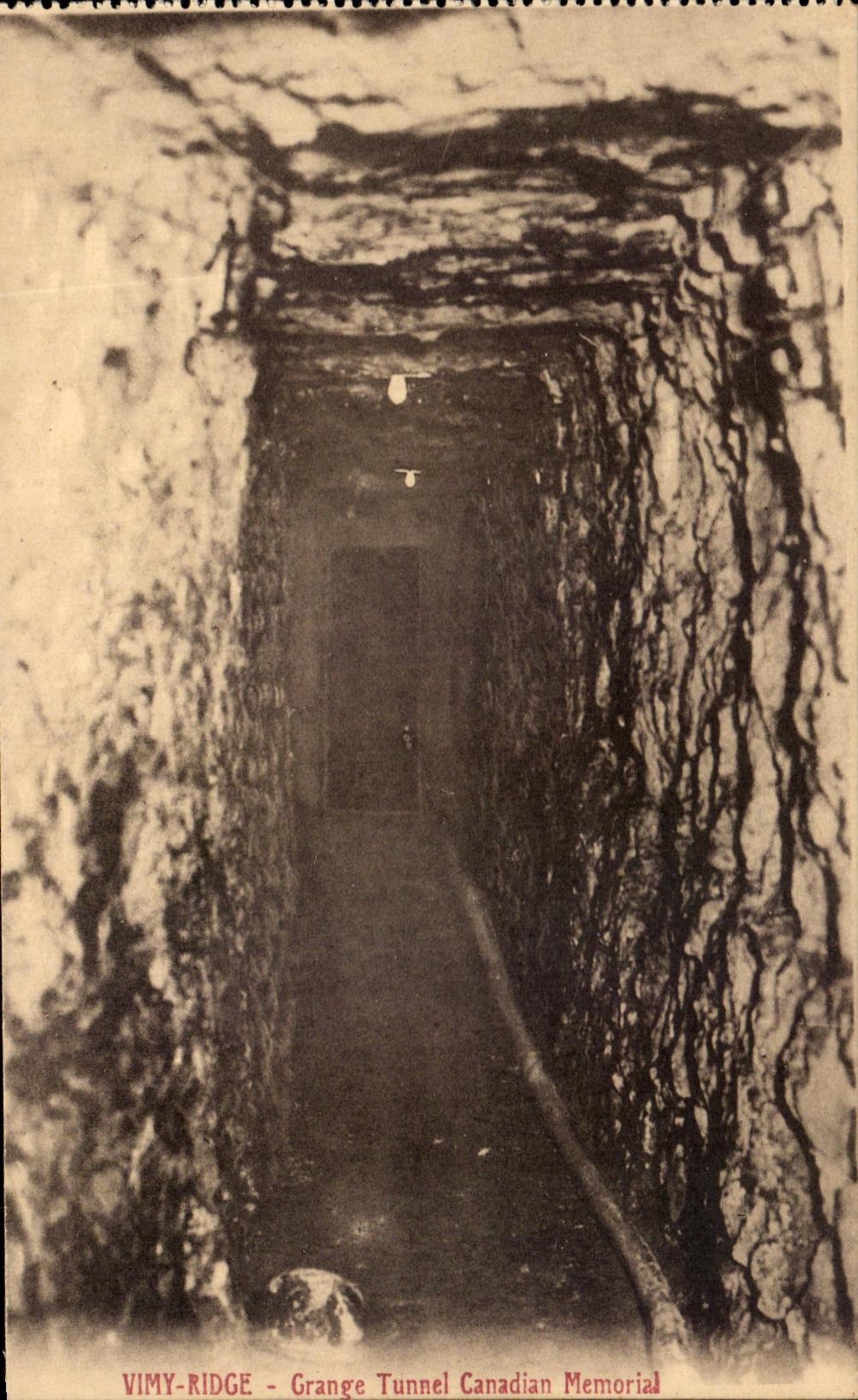 Vimy Ridge - Grange Tunnel memoriale canadese — vista interna del tunnel