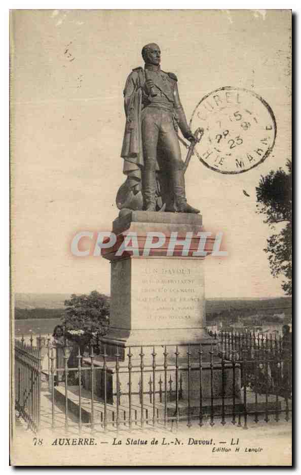 CPA Auxerre La Statue de Davout Enfant