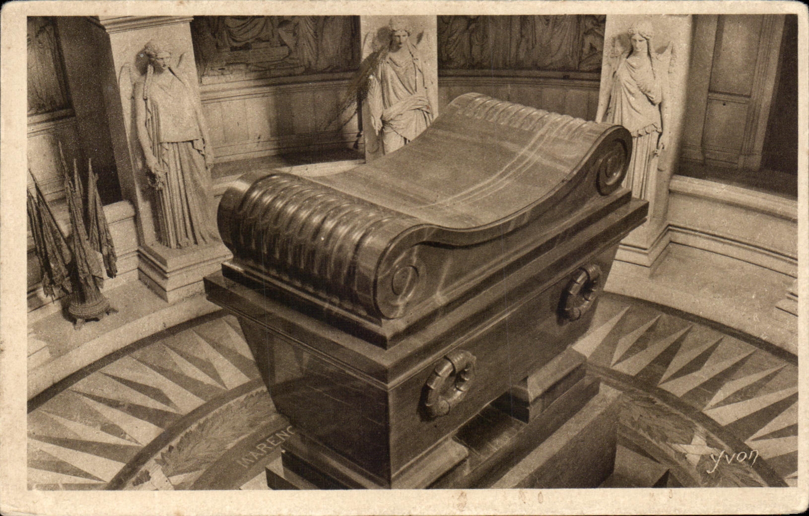 CPA Paris En Flanant Sarcohage de l'Empereur Napoleon Invalides 