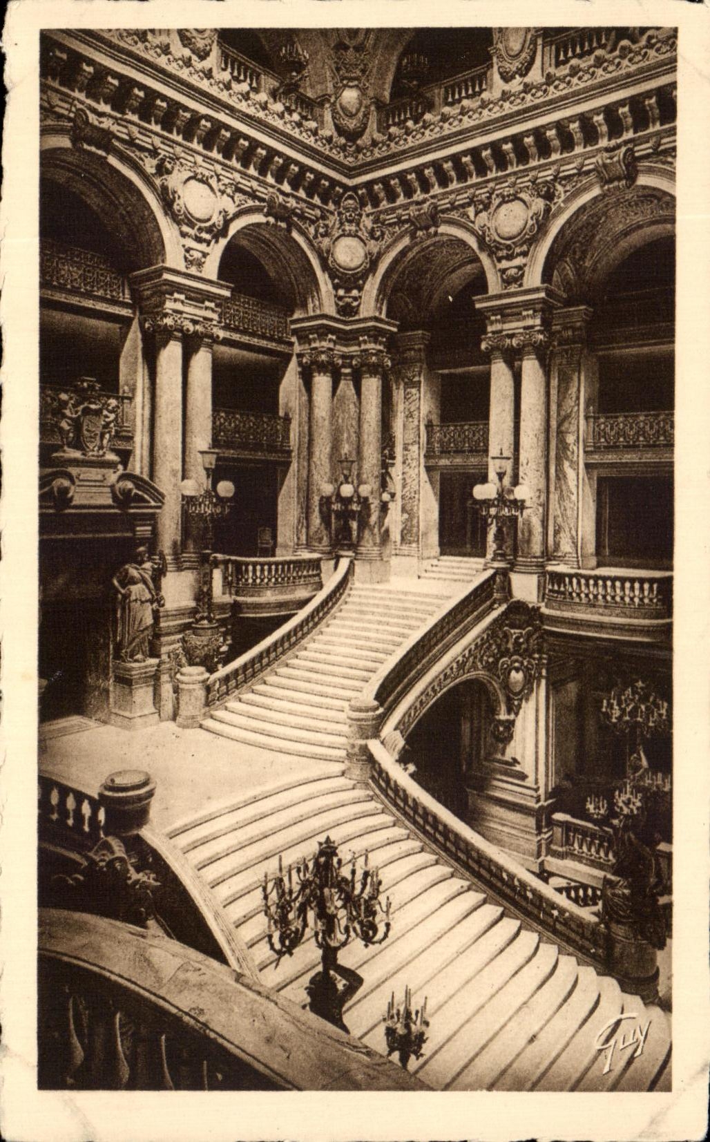 CPA Notre Beau Paris L'opera Le grand Ecaller 