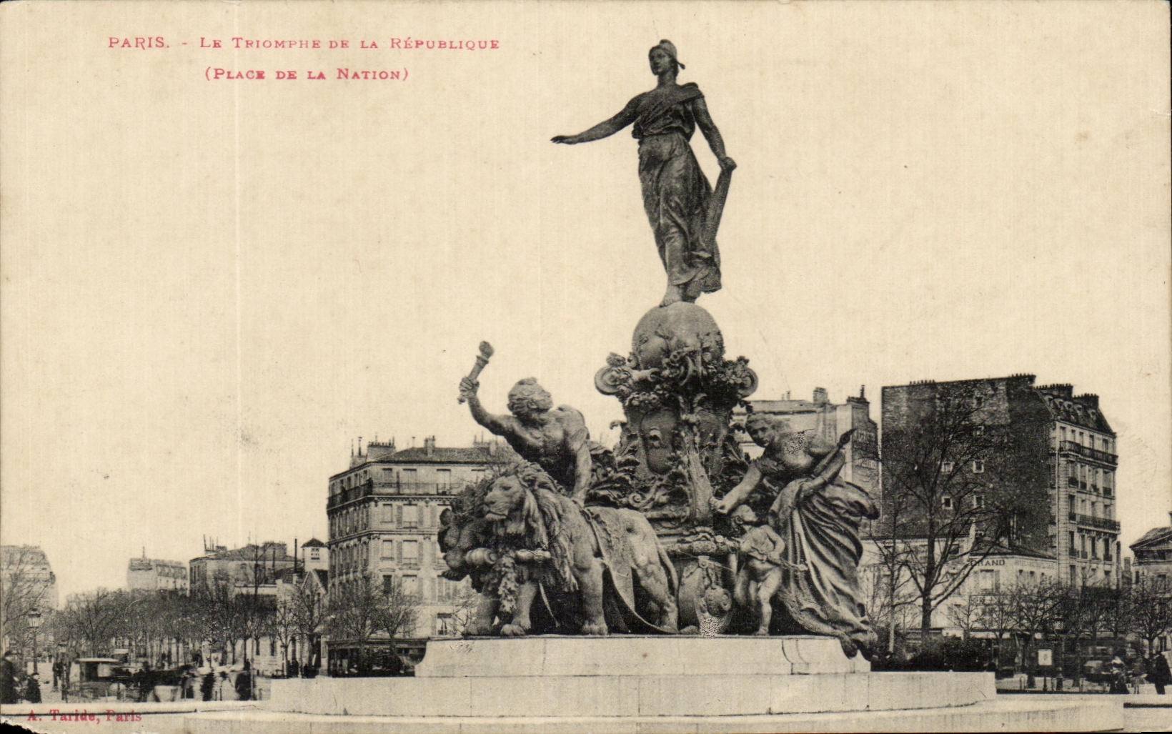CPA Paris Le Triomphe de la Republique Lion 