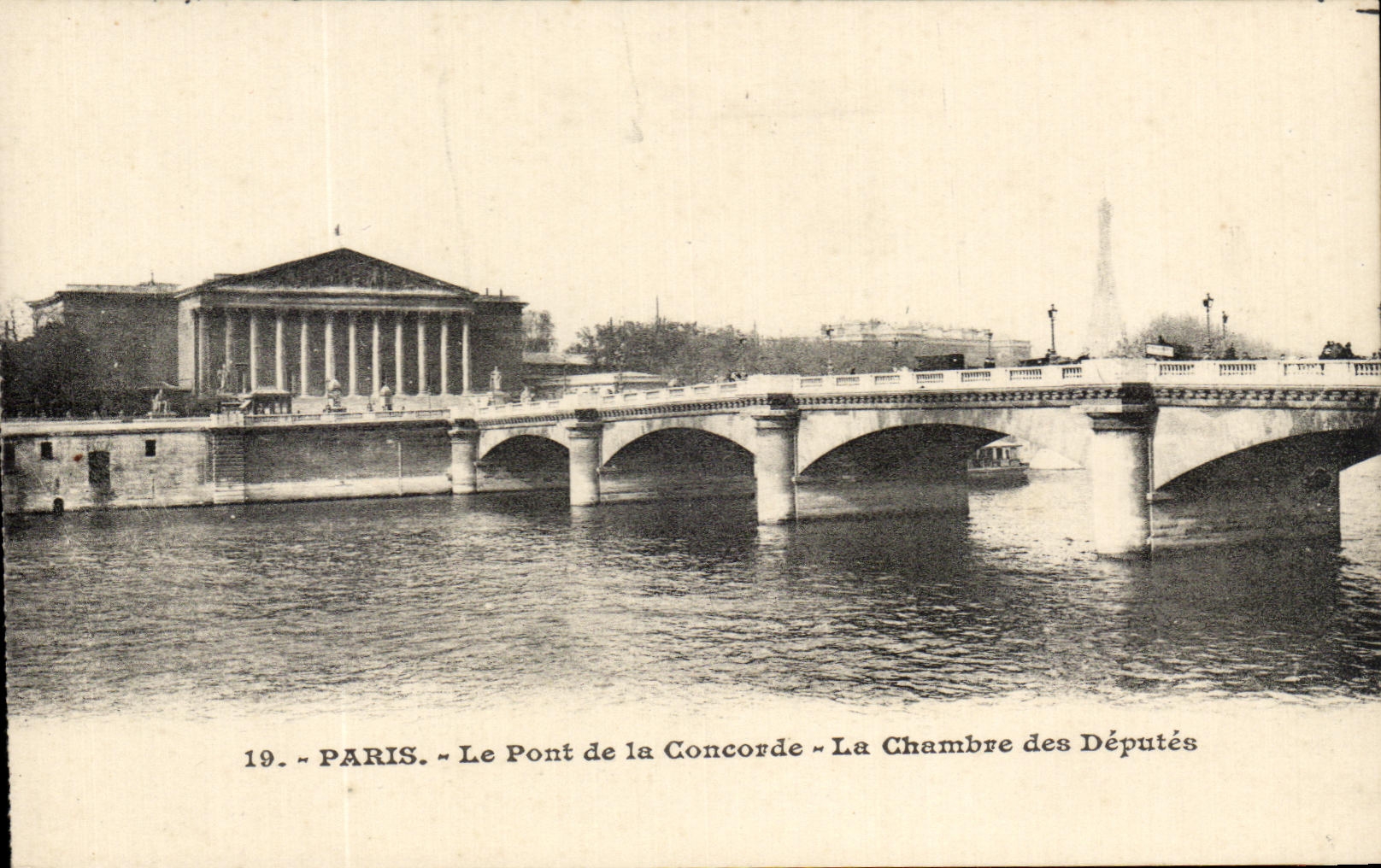 CPA Paris Le Pont de la Concorde La Chambre des Deputes Tour Eiffel