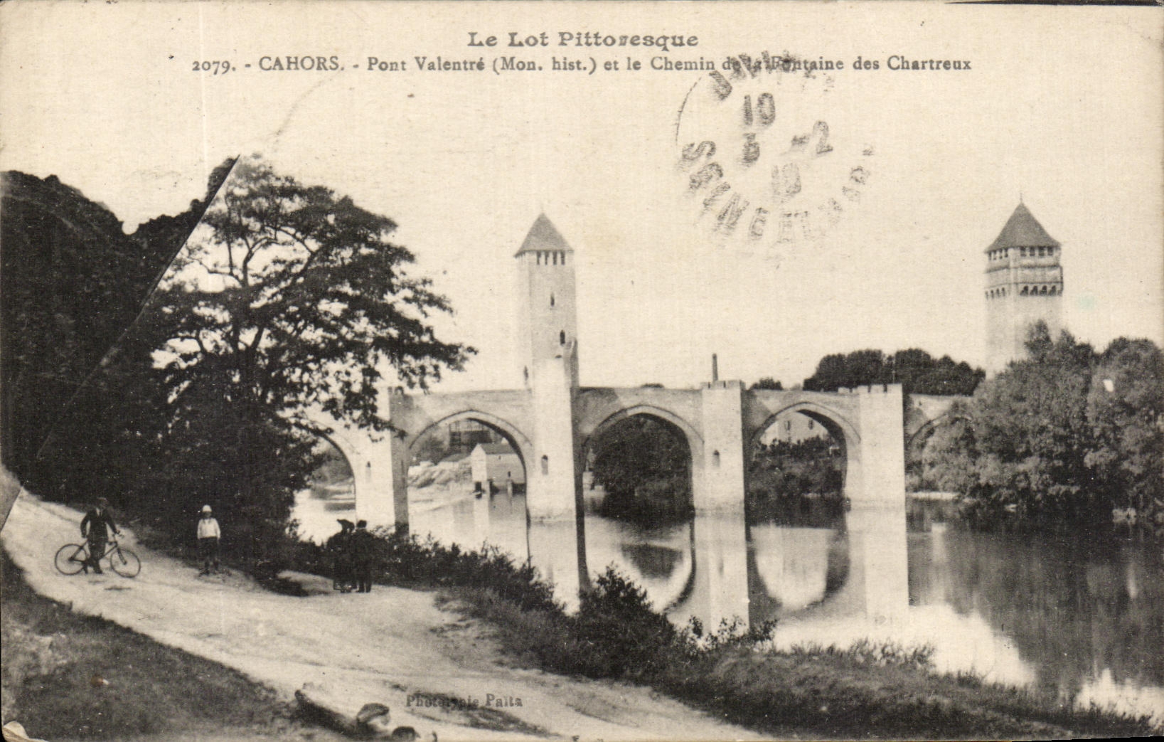 CPA Cahors Pont Valentre et le Chemin de la fontaine des chartreux