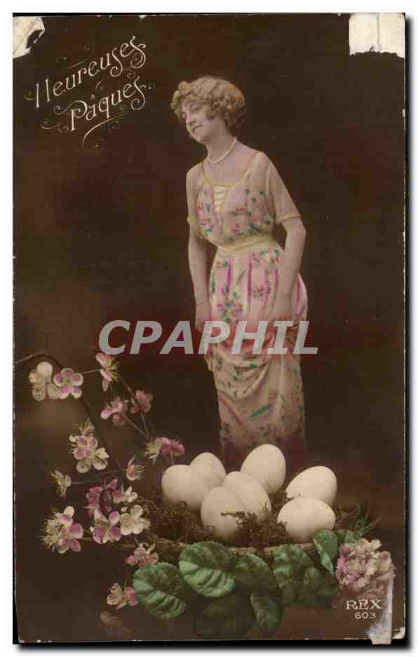 CPA Heureuses Paques Femme Oeufs