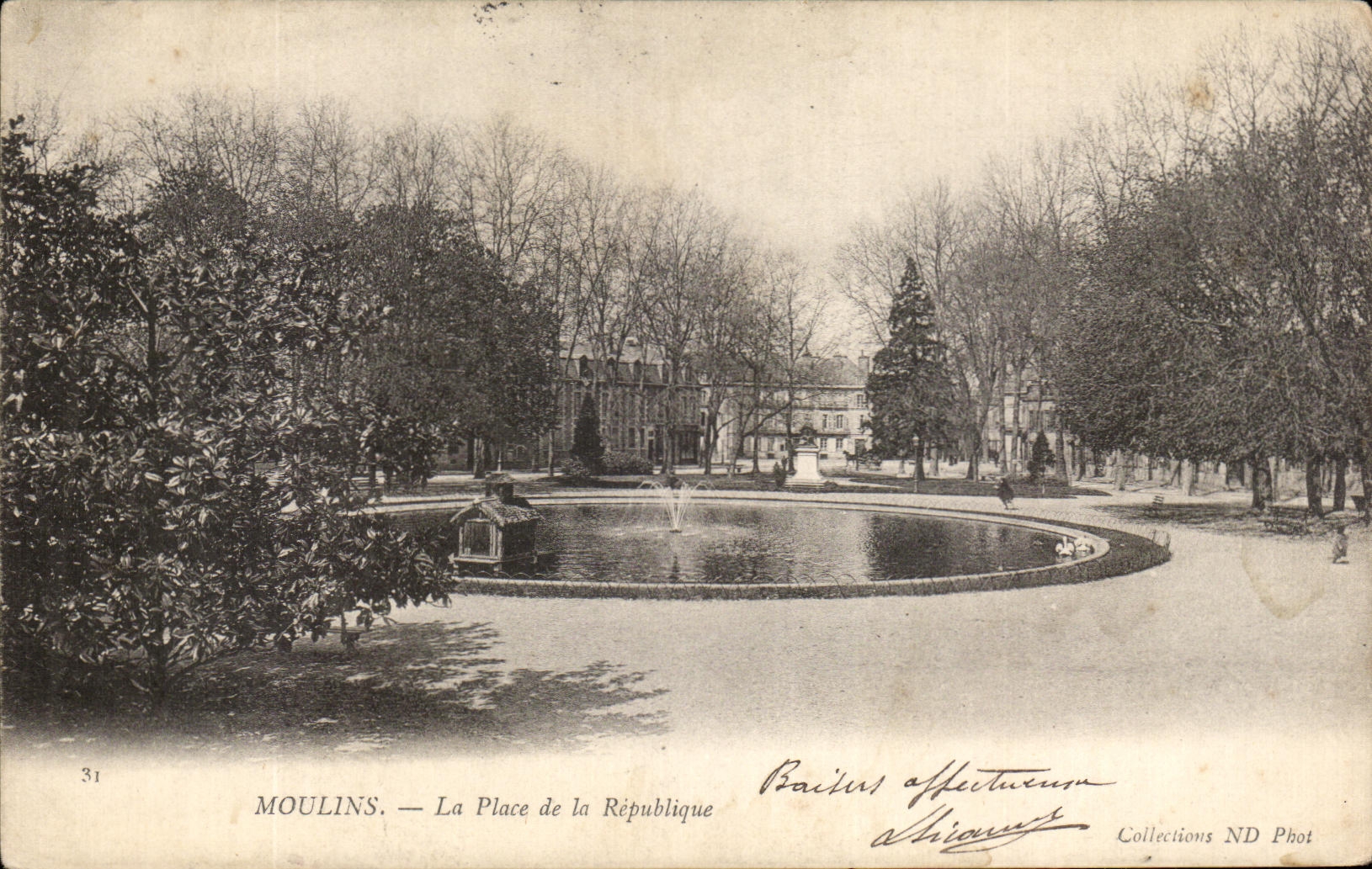 CPA Moulins La Place de la Republique