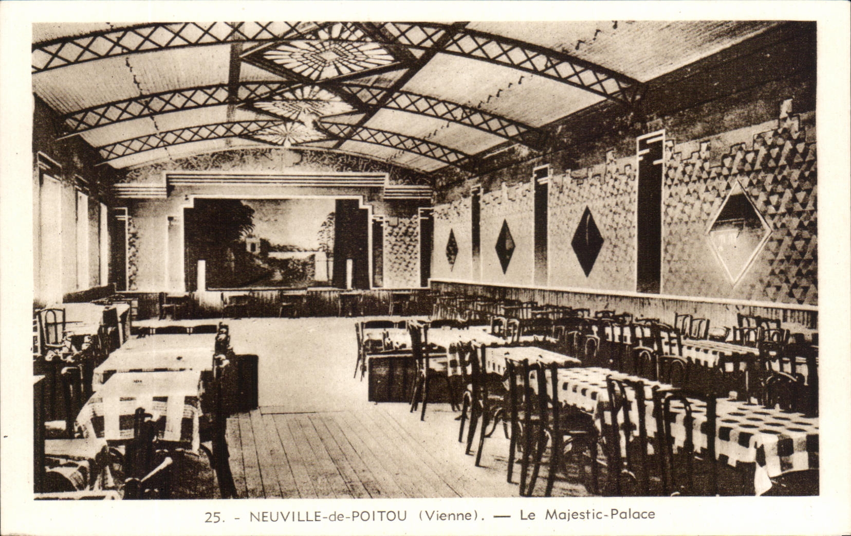 Neuville-de-Poitou (Vienne) — Das Majestic-Palace