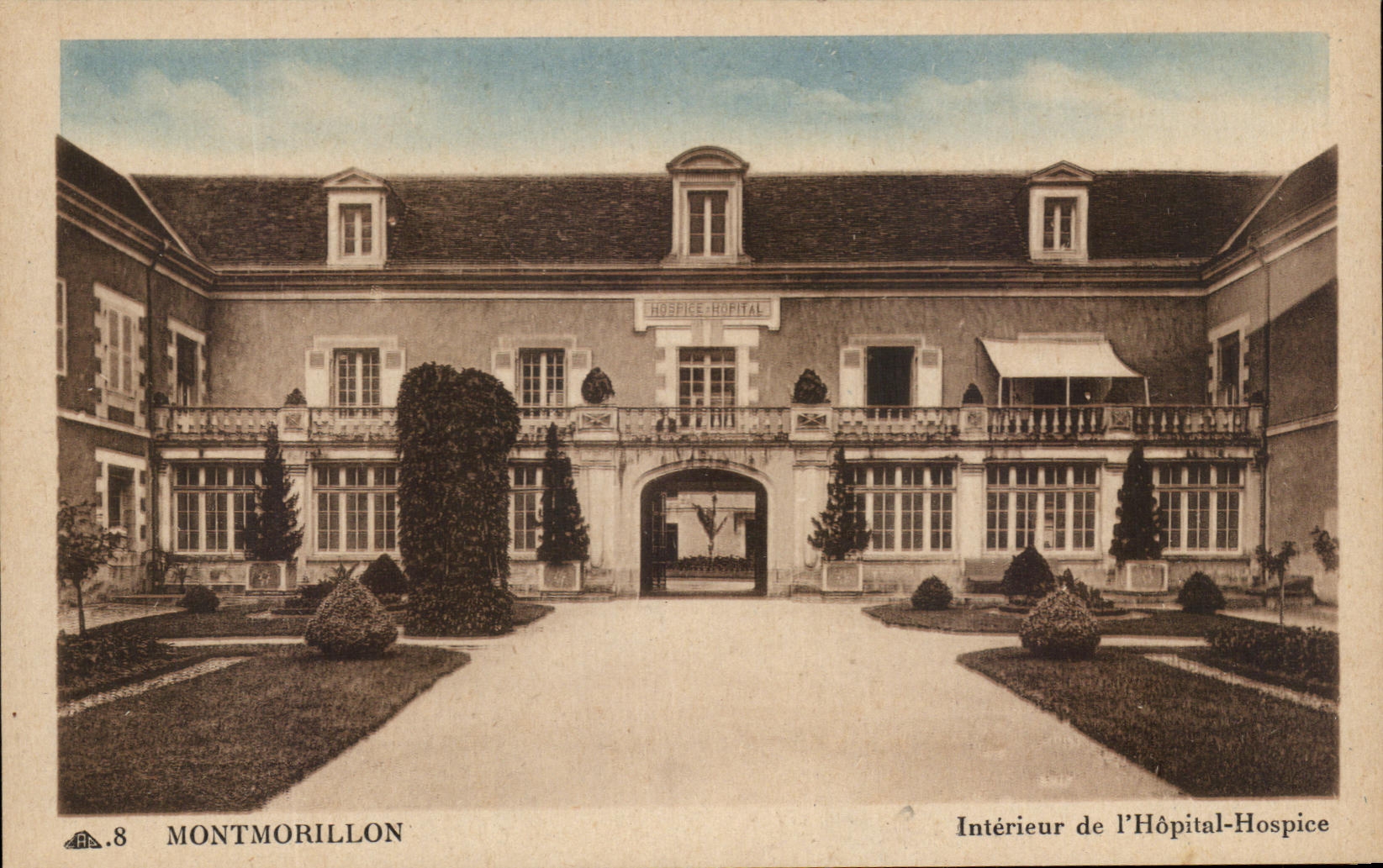 CPA Montmorillon Interieur de L'Hopital Hospice