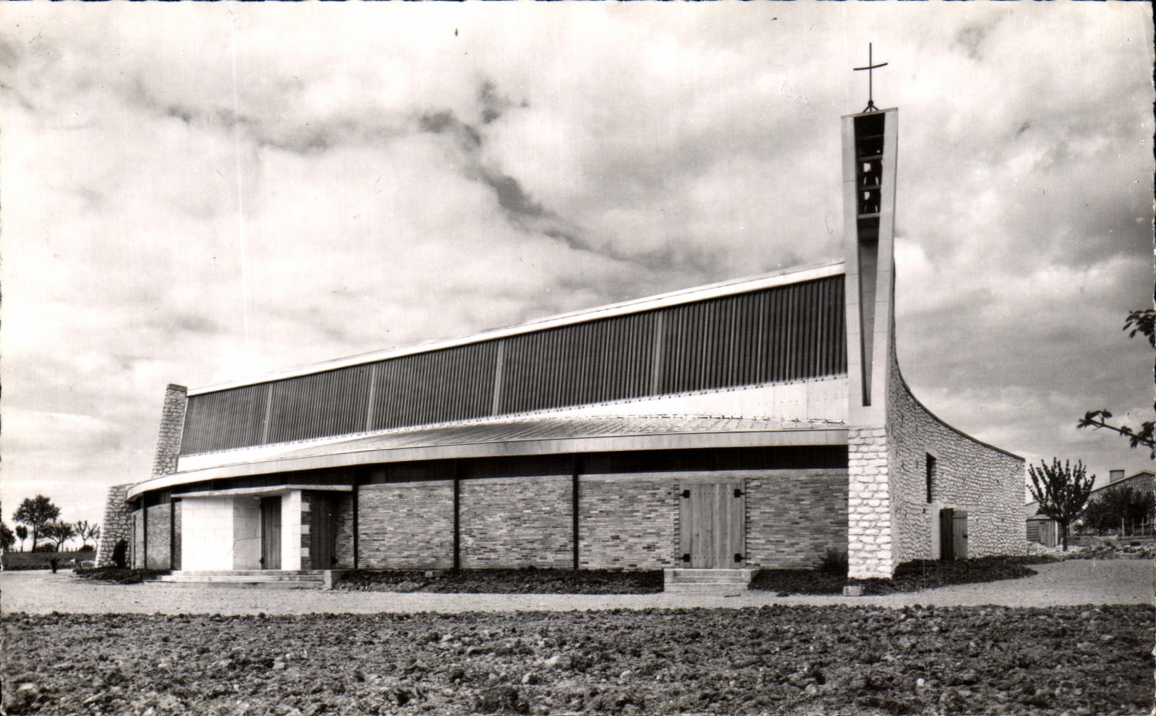 CPSM Eglise de L'Annociation Le Planty Poitiers