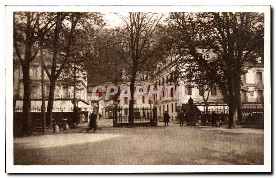 Pottiers (Vienne) — La Cour de la Gare, Entrée du Boulevard Sofferine, Le « Continental-Hôtel » et le « Modern-Hôtel » — Le Poitou Pittoresque