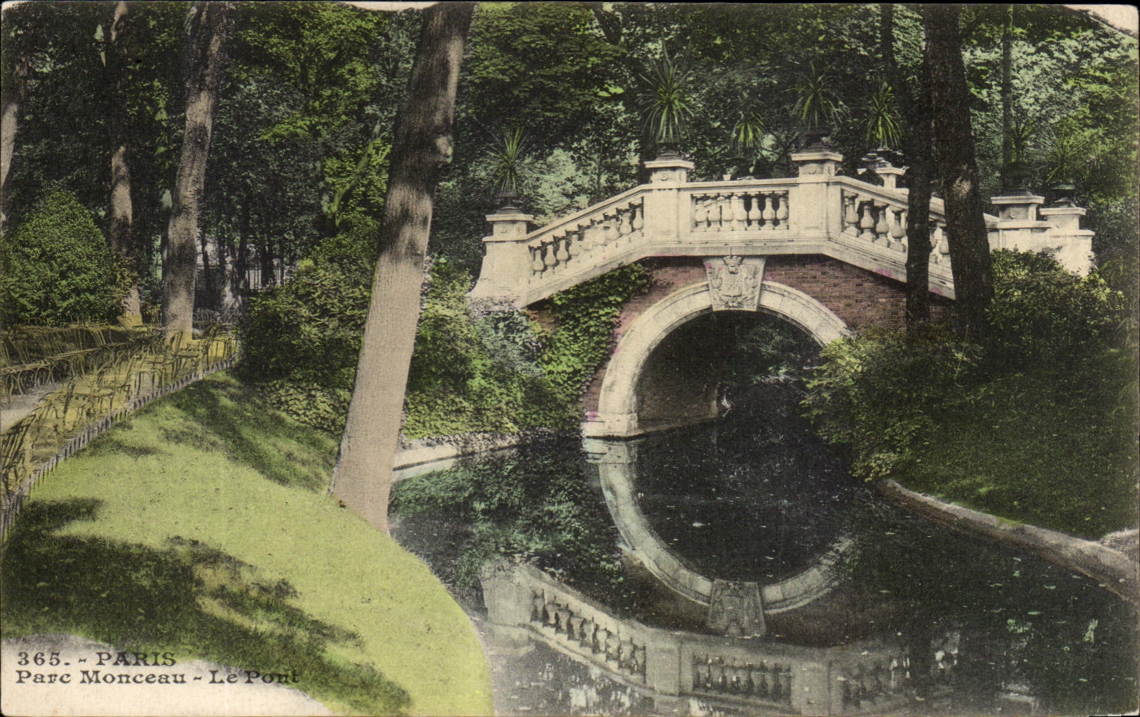 CPA Paris Parc Monceau Le Pont