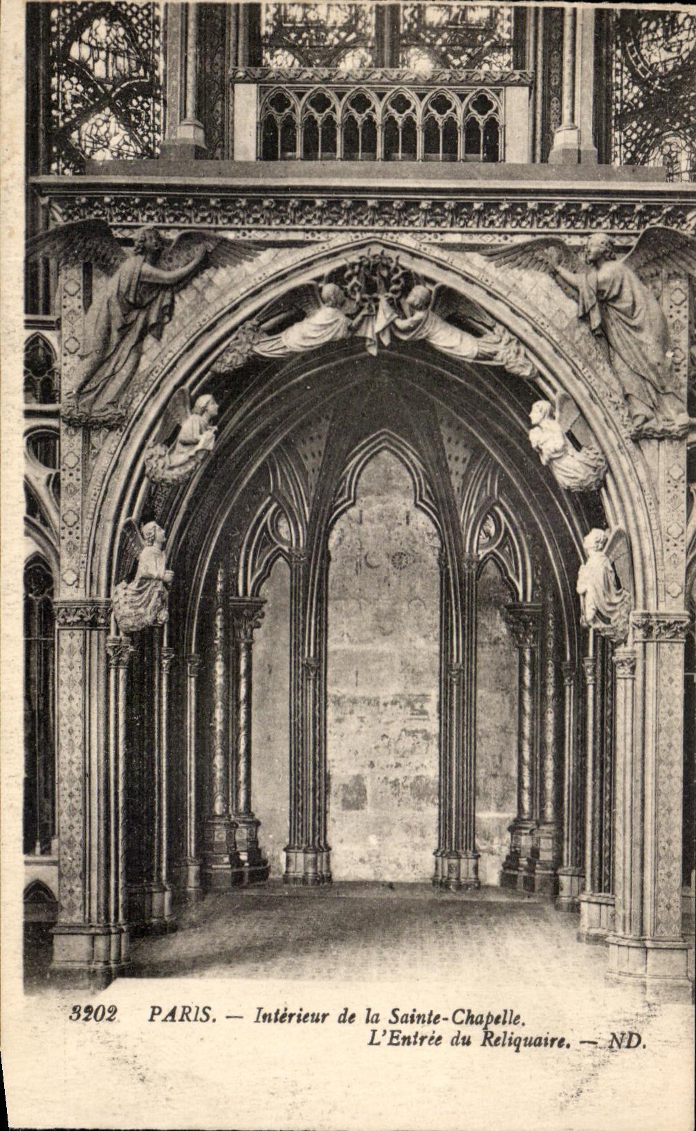 CPA Paris Interieur de la Sainte Chapelle L'Entree du Reliquaire