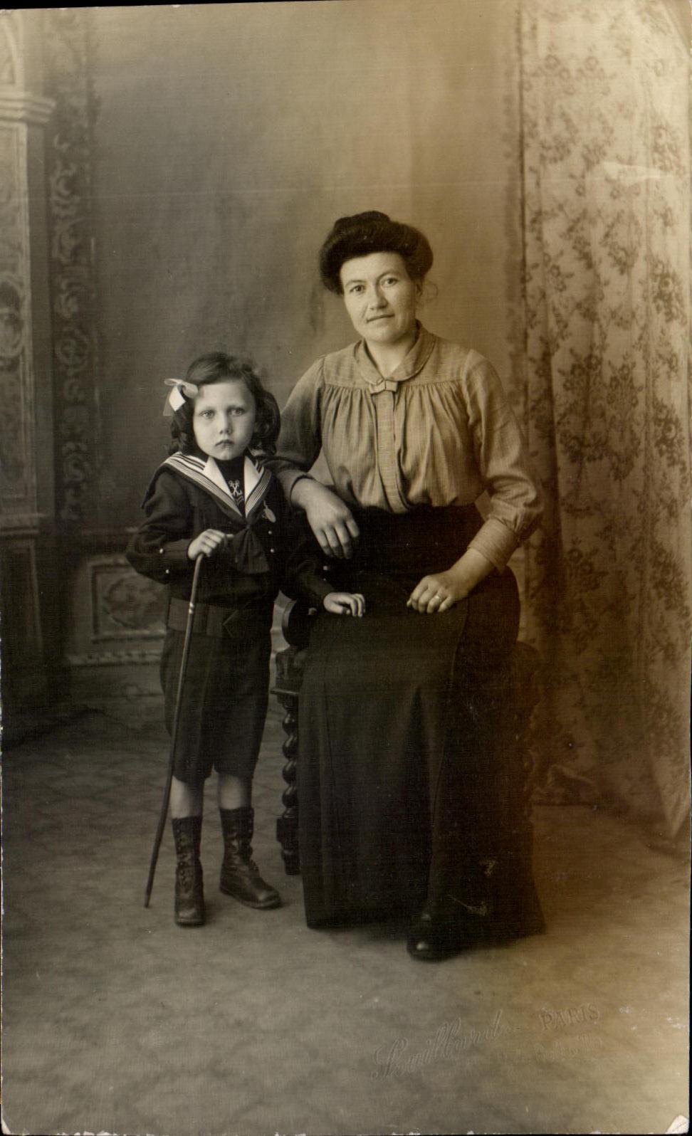 CARTE PHOTO Femme et enfant Paris Belleville 
