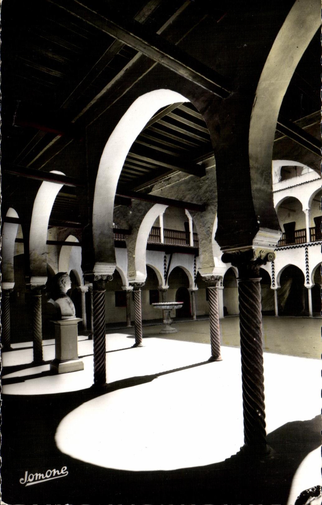 Cour Mauresque — Musée Franchet d'Esperey — Alger