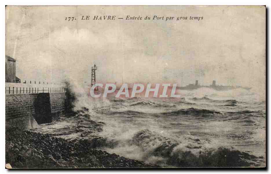 CPA Le Havre Entree du Port par Gros Temps Bateau Paquebot 