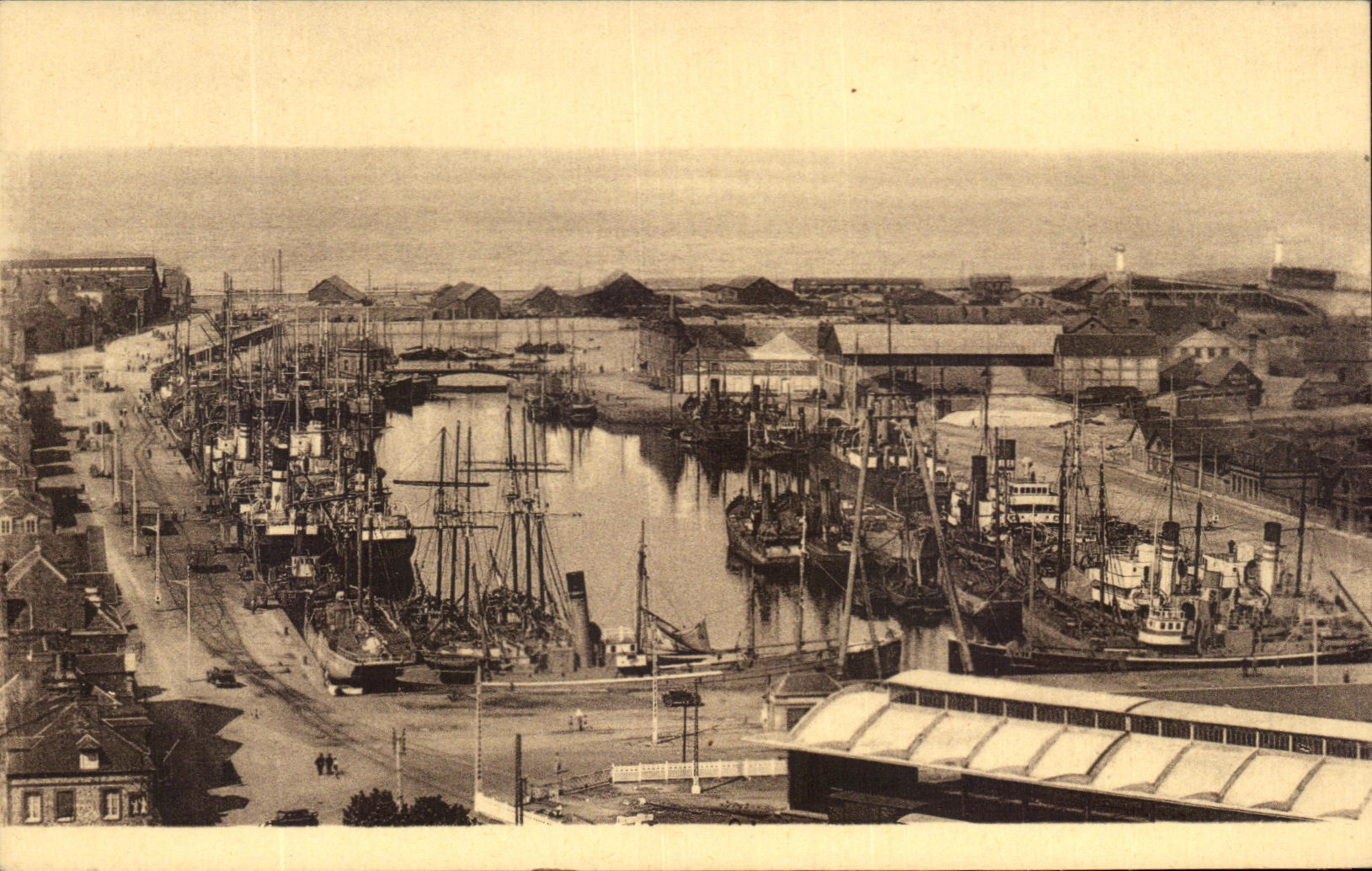 CPA Fecamp Vue d'ensemble du port Bateaux 