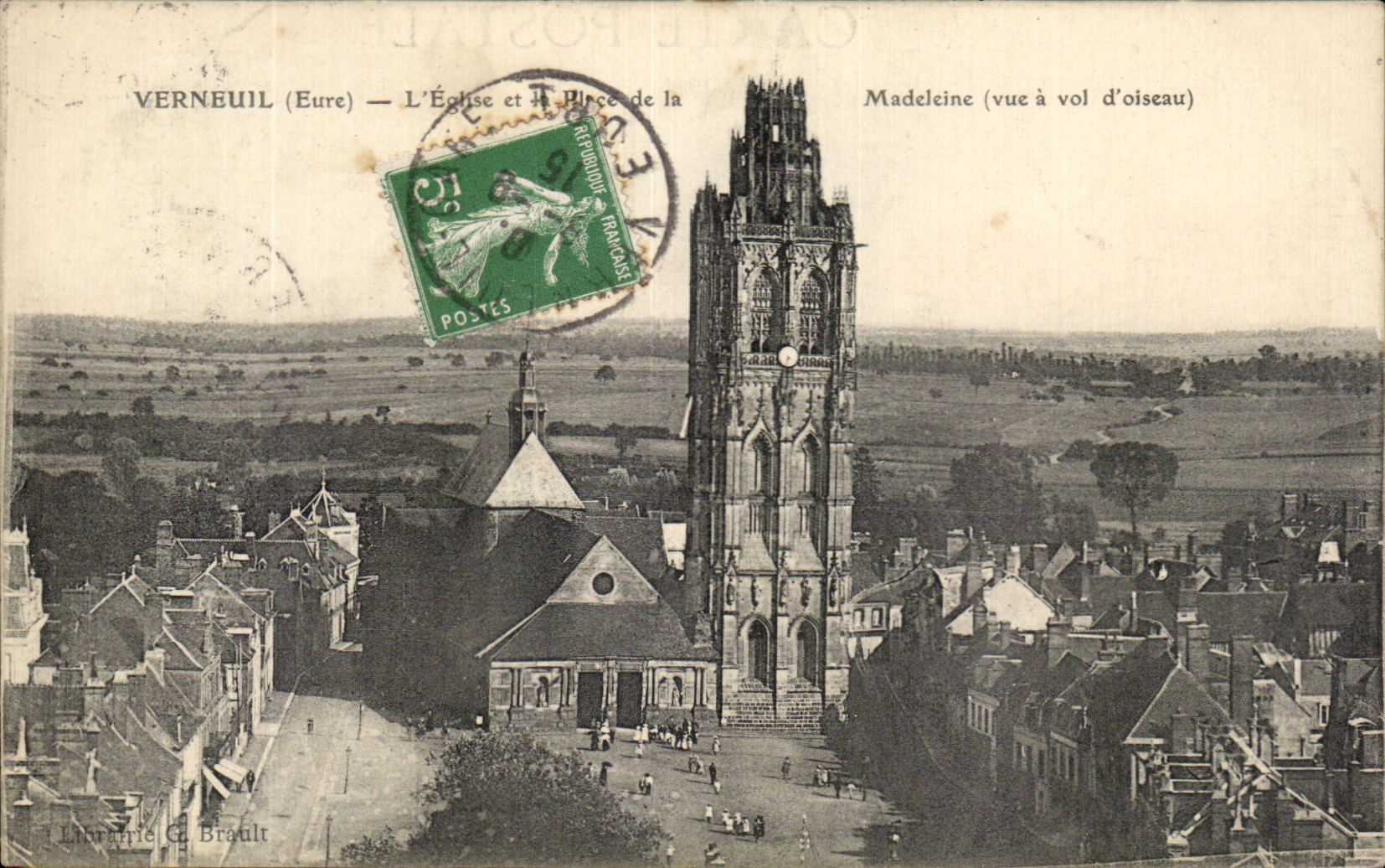 Verneuil (Eure) — L'Église et la Place de la Madeleine (vue à vol d'oiseau) — Librairie G. Brault
