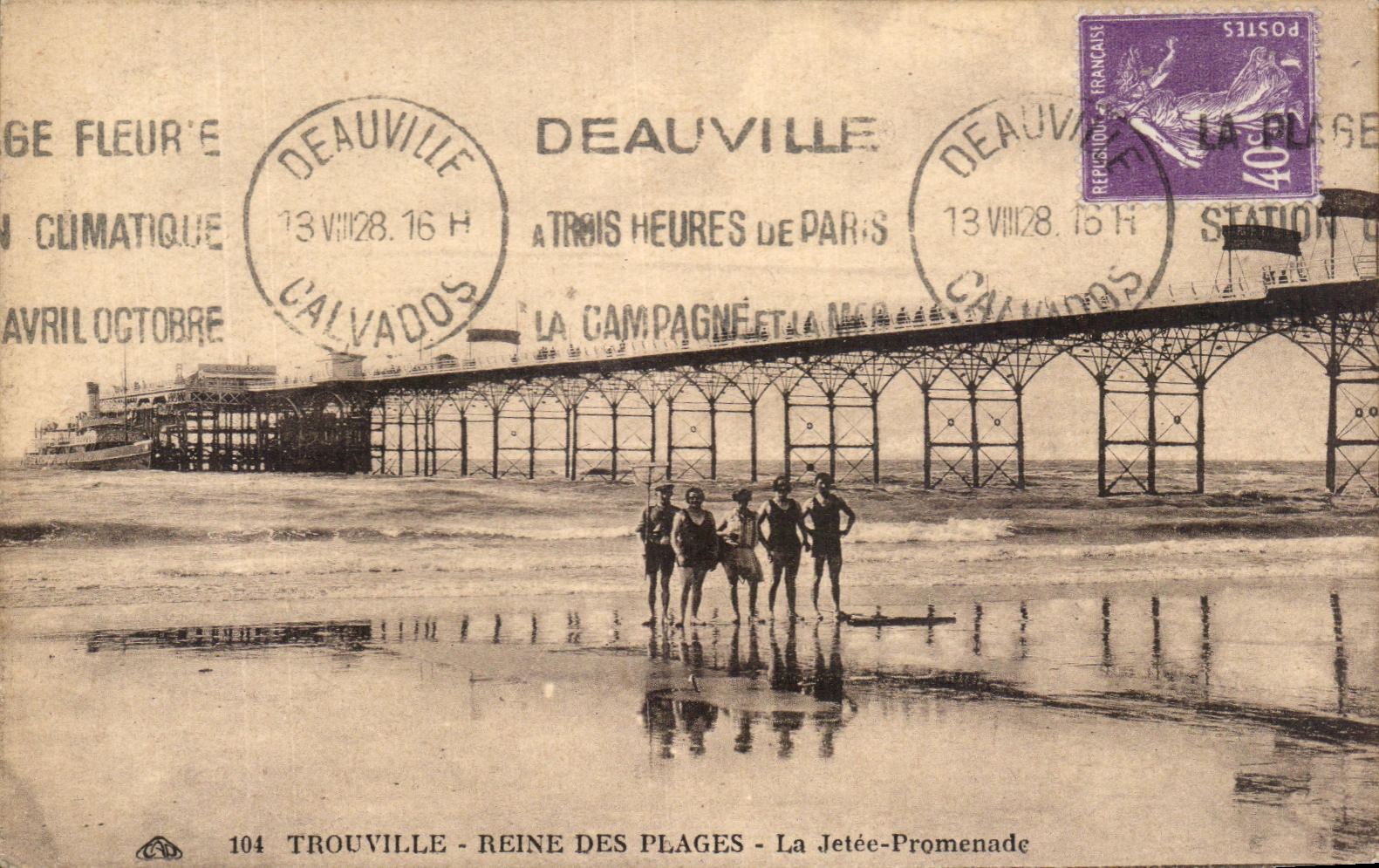 CPA Trouville Reine des Plages la Jetee Promenade Bateau