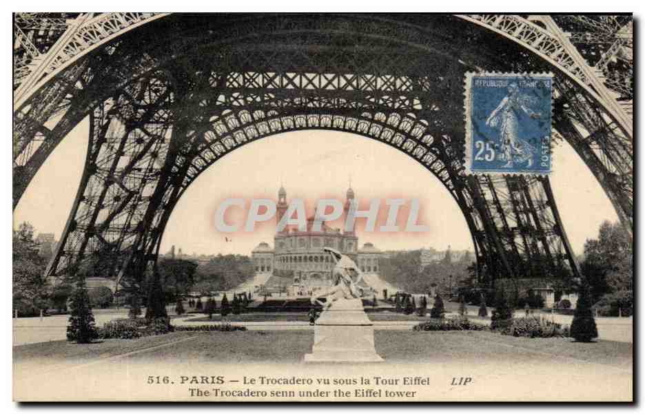 CPA Paris Le Trocadero vu sous la Tour Eiffel
