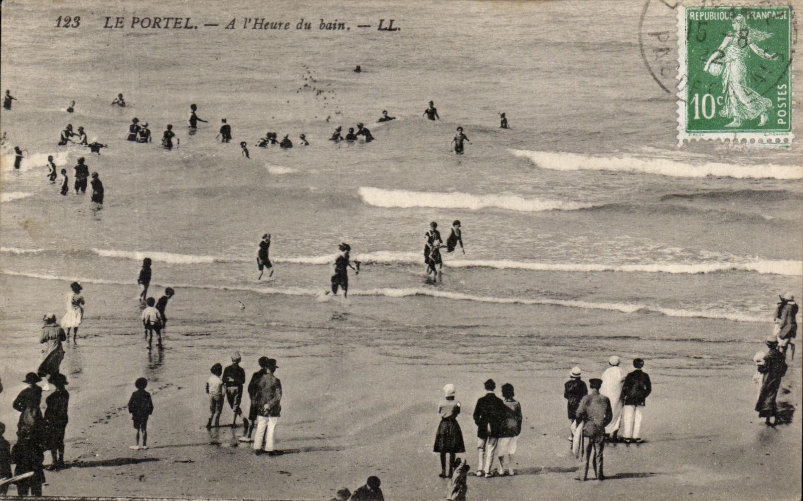 CPA Le Portel A I'Heure du bain
