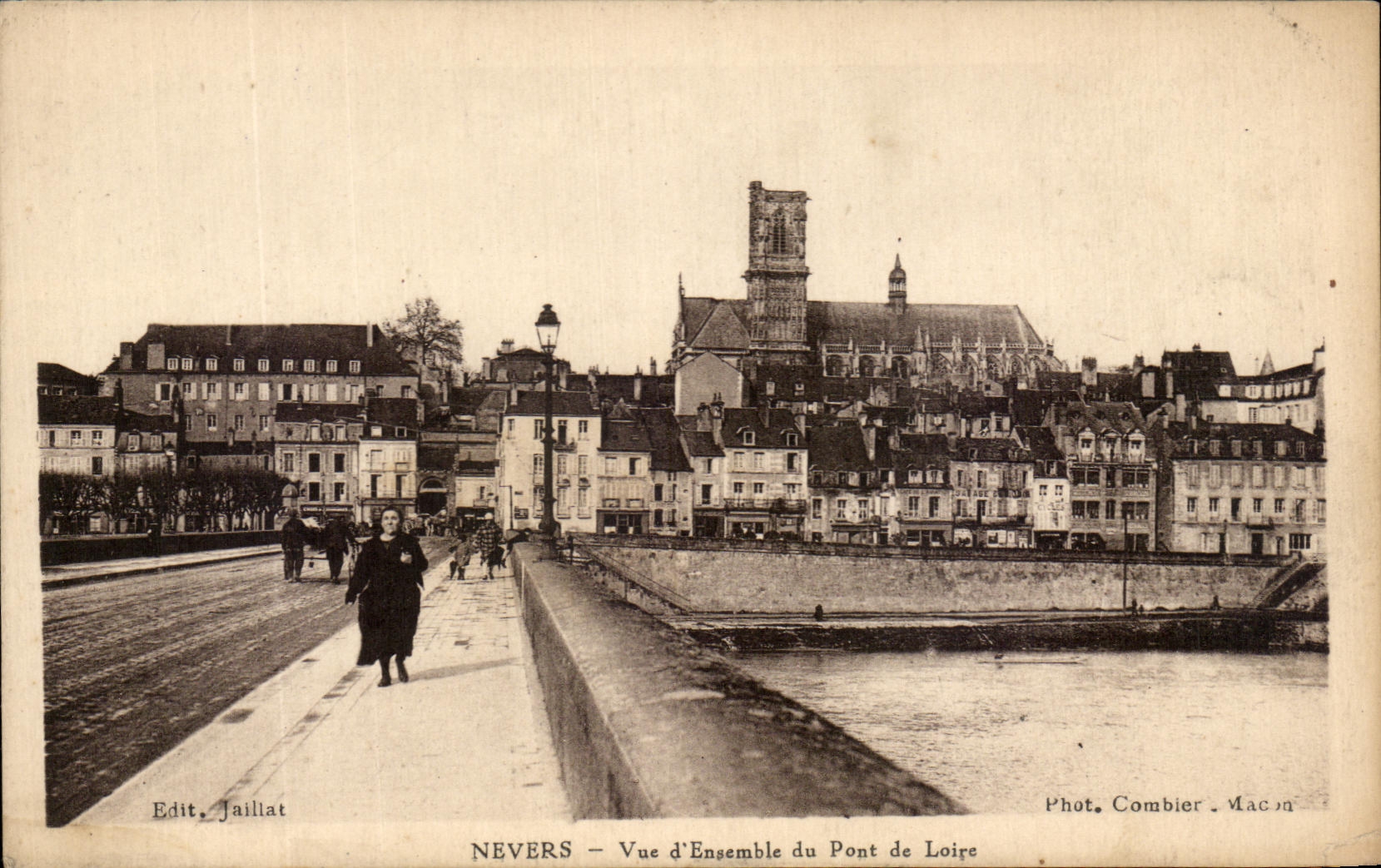 CPA Nevers Vue d'Ensemble du Pont de Loire