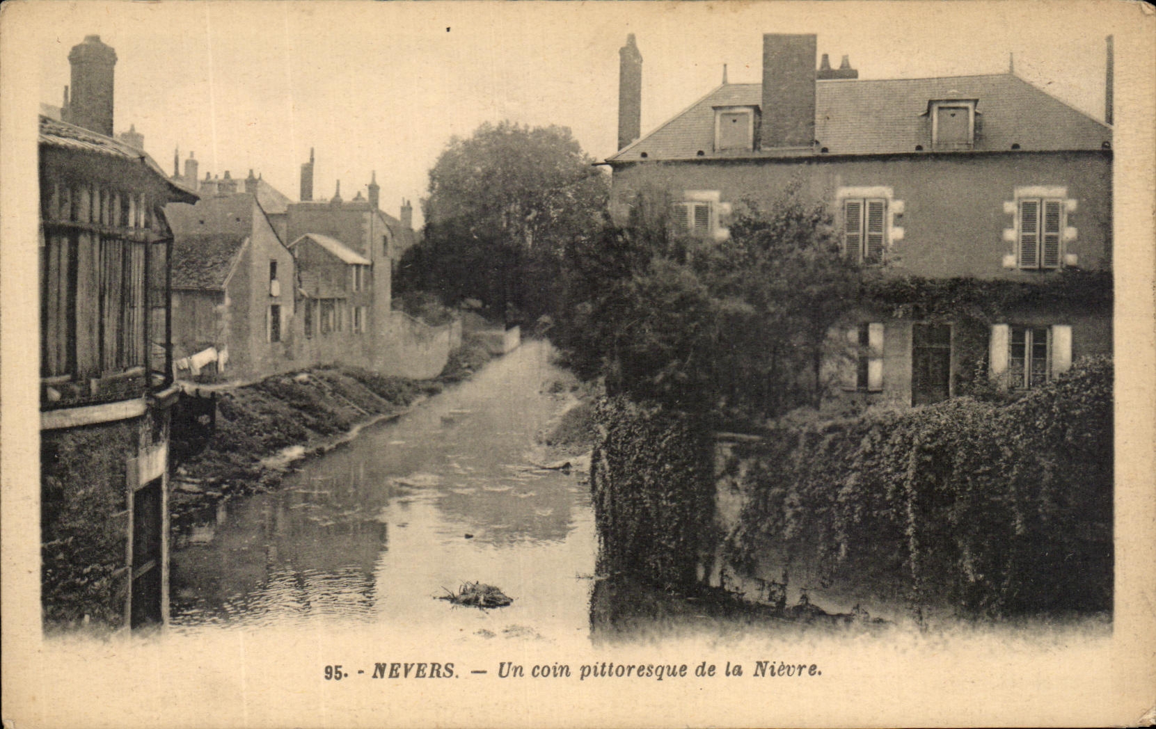 CPA Nevers Un Coin pittoresque de la Nievre