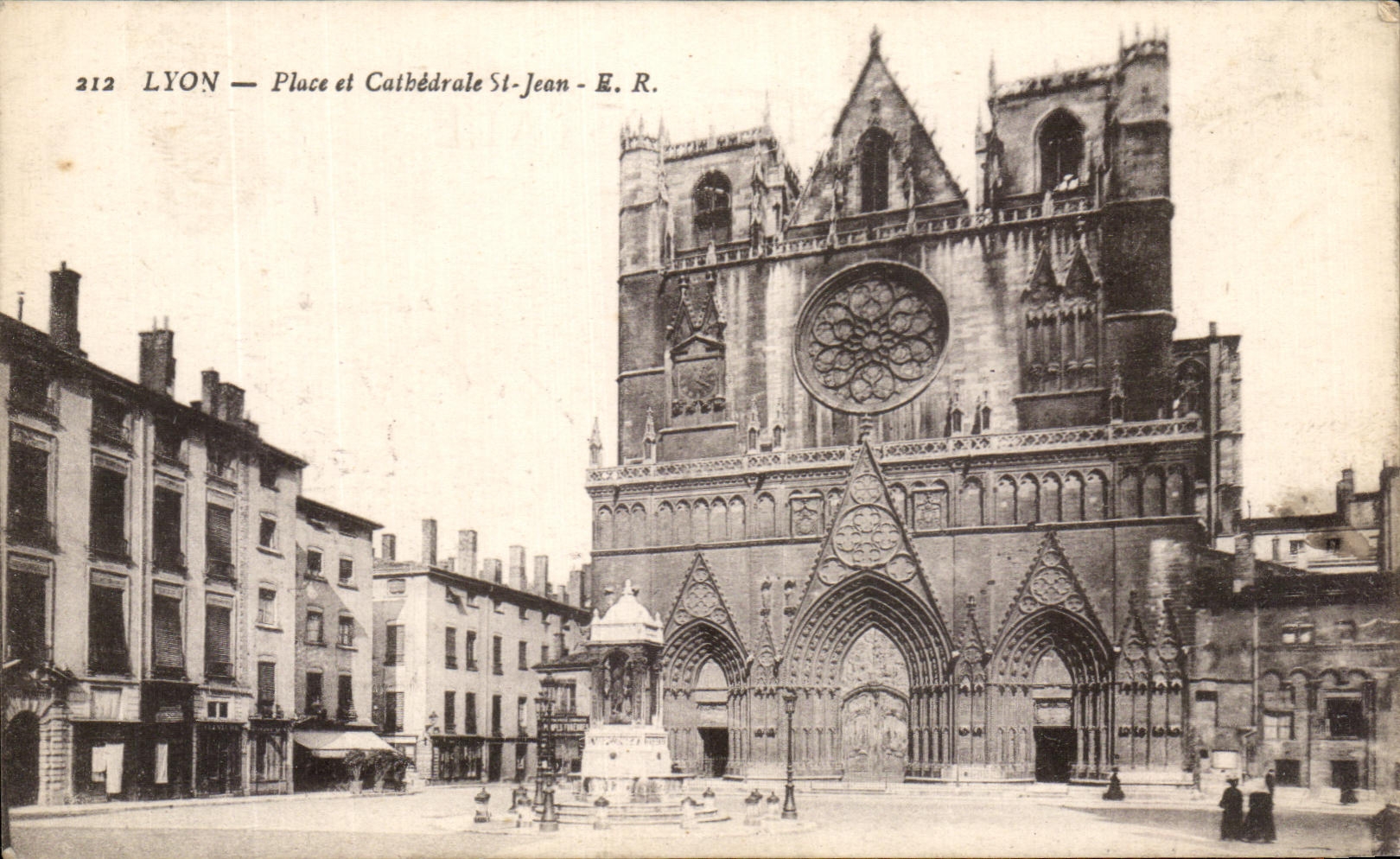 LYON — Place et Cathédrale St-Jean — E.R. n°212