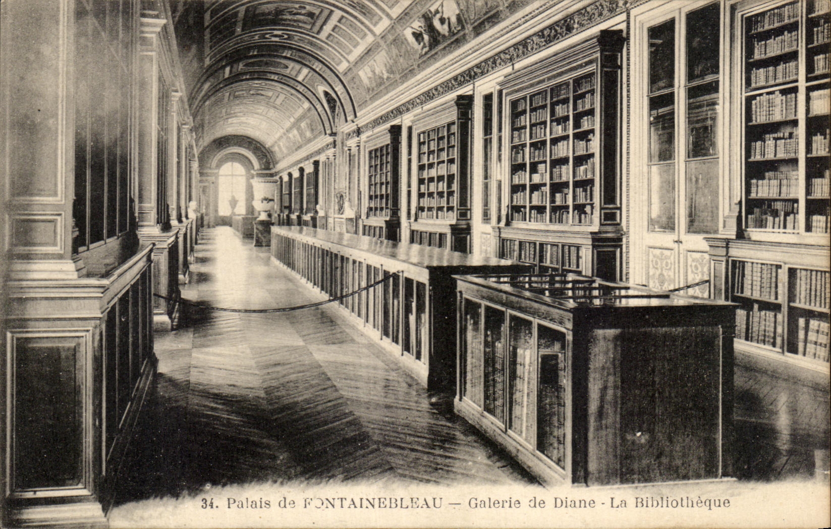 Palais de FONTAINEBLEAU — Galerie de Diane - La Bibliothèque