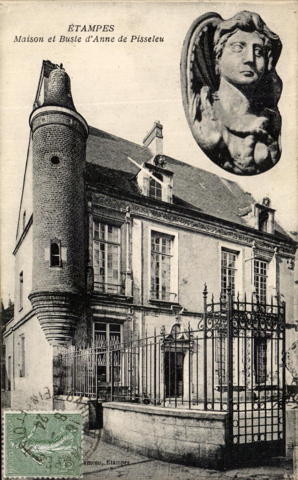 CPA Etampes Maison et Buste d'Anne de Pisseleu